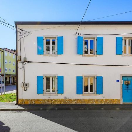 Center House With Apartments Umag Luaran gambar