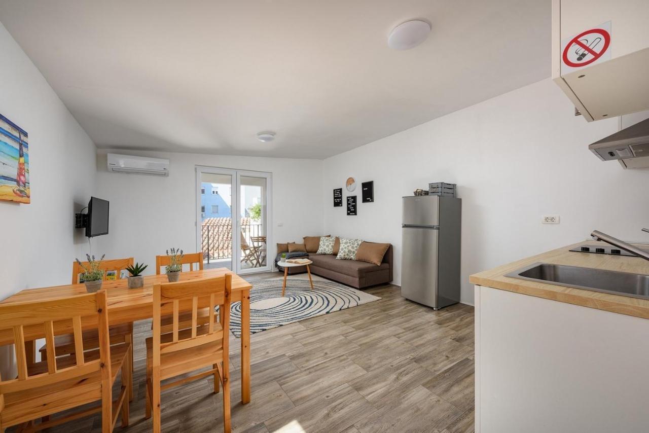 Center House With Apartments Umag Luaran gambar