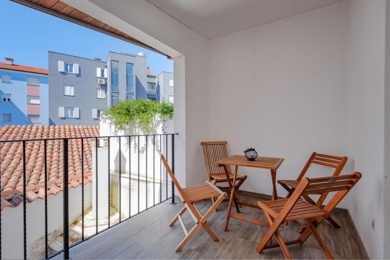 Center House With Apartments Umag Luaran gambar
