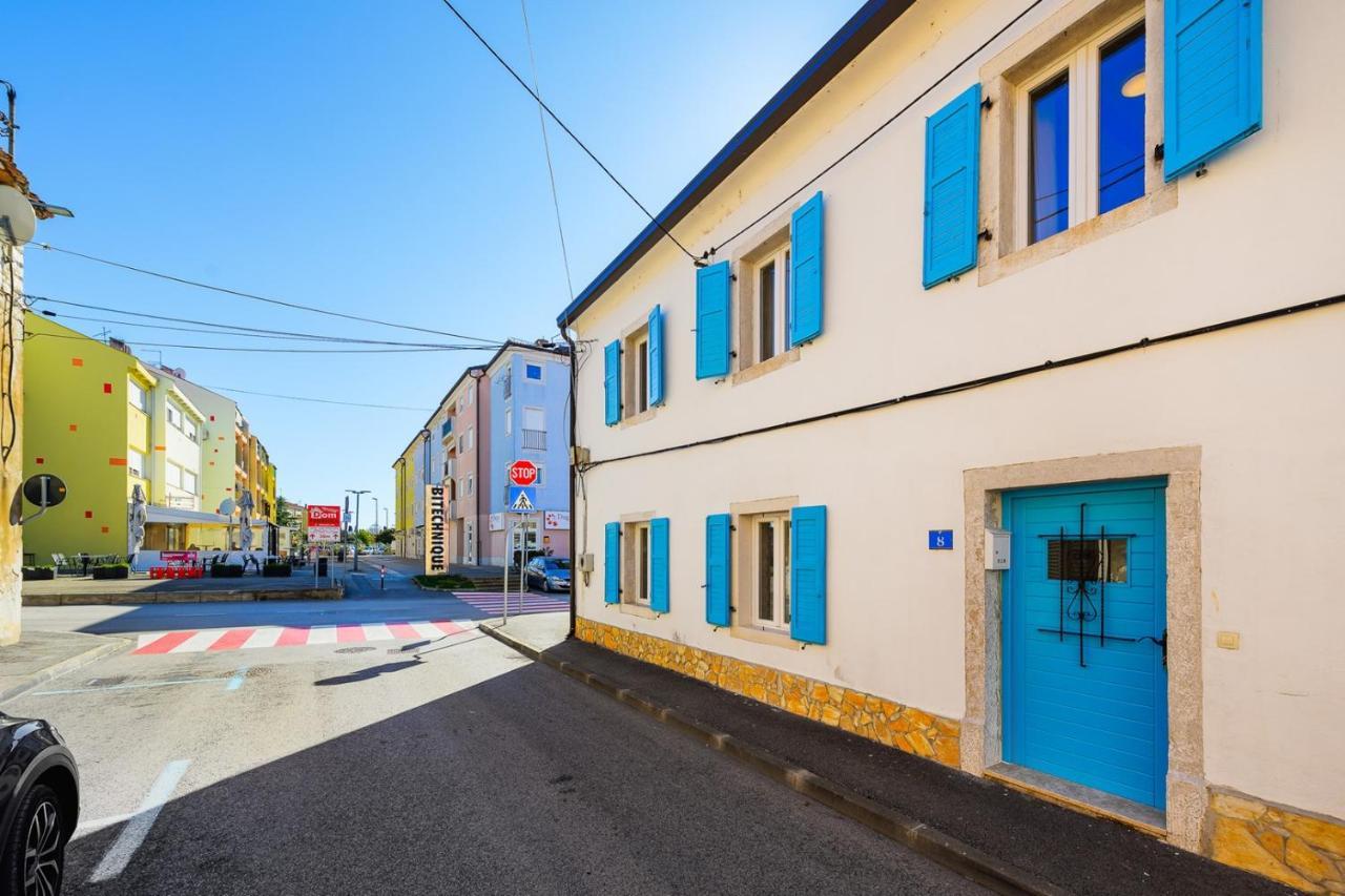 Center House With Apartments Umag Luaran gambar